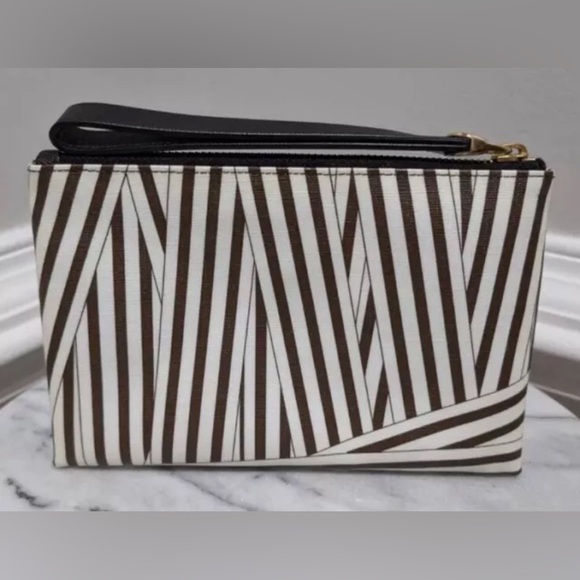 henri bendel Handbags - Henri Bendel NWOT New York Zip Pouch w/ black handle Zebra stripe